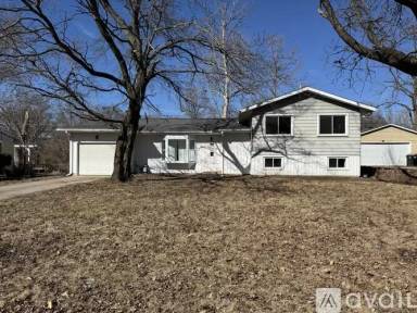 Main picture of 904 E Sunnycrest Dr