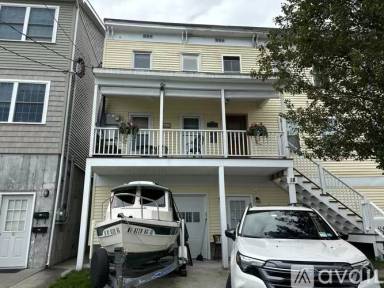Main picture of 18 Front St