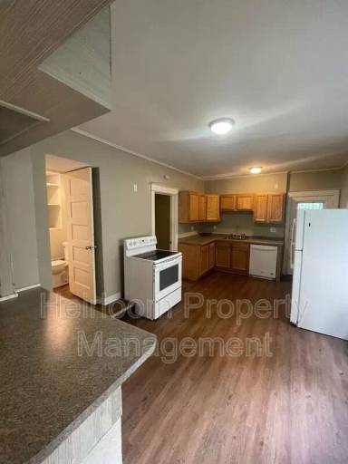 Main picture of 2214 W 3rd St