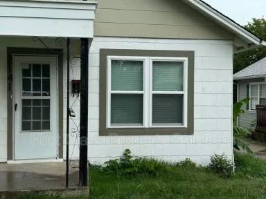Main picture of 2141 NW 29th St