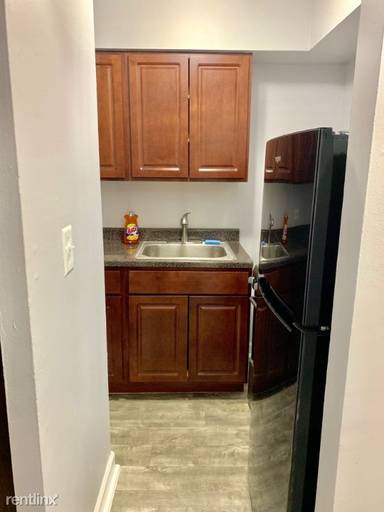 Main picture of 1040 W Hollywood Ave Apartments