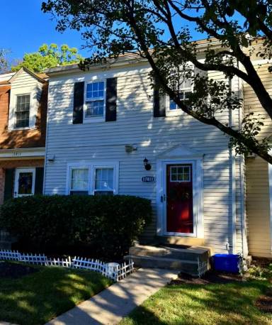 Main picture of 17411 Pipers Way