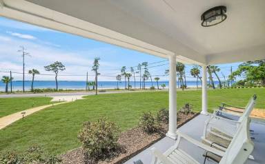 Main picture of 920 W Beach Dr