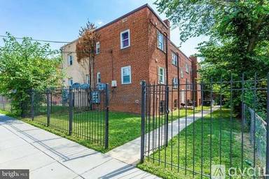 Main picture of 4254 6th St SE