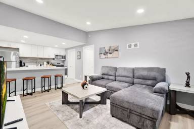 Main picture of 6 Roanoke Ln