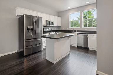 Main picture of 15565 SW Rose Quartz St
