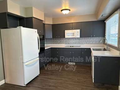 Main picture of 649 8th Ave SW