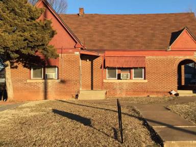 Main picture of 2128 N Stonewall Ave