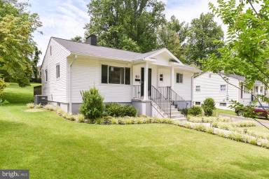 Main picture of 6429 Maplewood Dr
