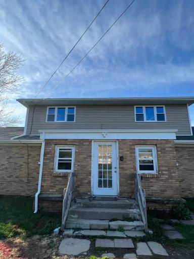 Main picture of 5208 W Ridge Rd