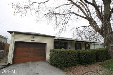 Main picture of 7335 S 72nd Ave