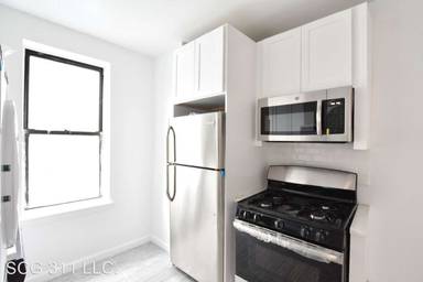 Main picture of 311 E 193rd St