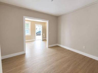 Main picture of 89 Clinton St