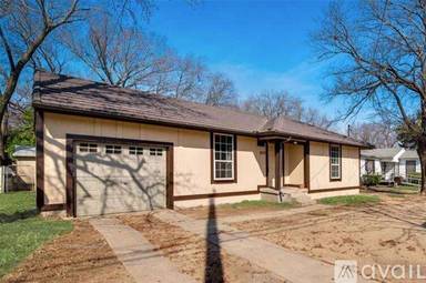 Main picture of 2833 Elsie Faye Heggins St