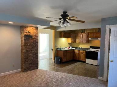 Main picture of 31 Logan Ave