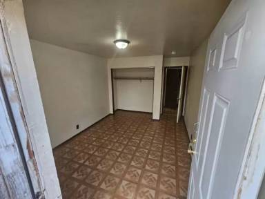 Main picture of 2524 S 6th St