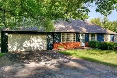 Main picture of 5008 N Woodland Ave