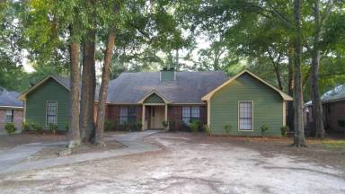 Main picture of 1914 Buck Ln