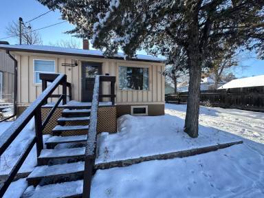 Main picture of 320 2nd Ave