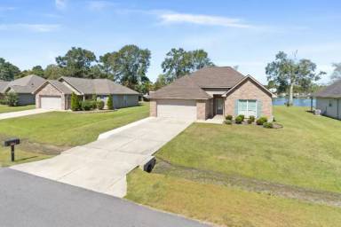 Main picture of 42211 Broadwalk Ave