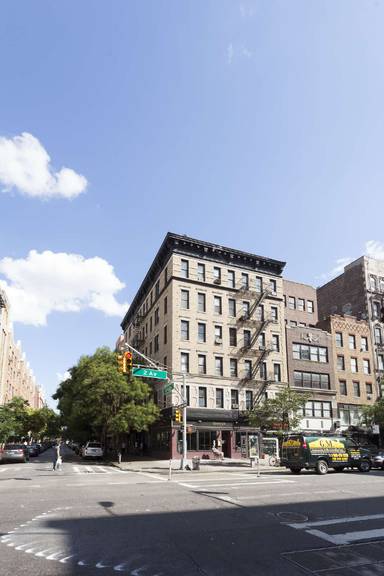 Main picture of 86 East 4th St