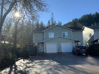 Main picture of 6607 Main St