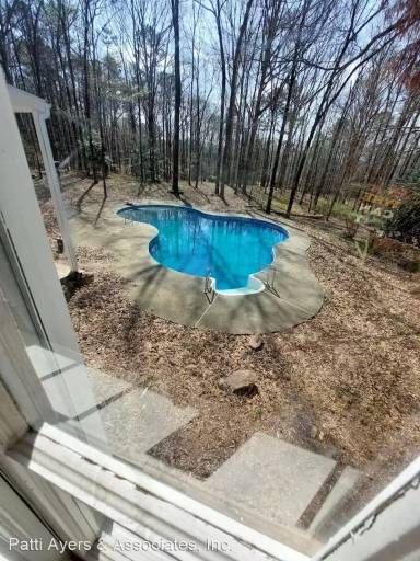 Main picture of 265 Ridgemont Dr