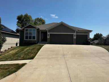 Main picture of 2215 Pike St