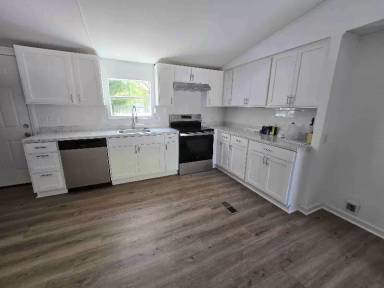 Main picture of 218 Lee Road 211