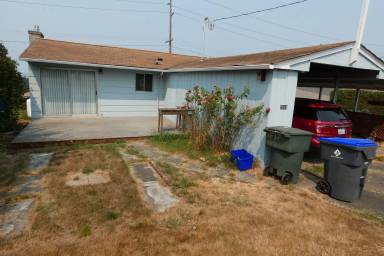 Main picture of 1818 E 4th St