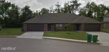 Main picture of 812 Oakwood Ct