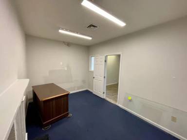 Main picture of 3864 Holland Rd