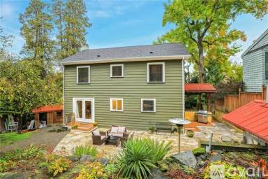 Main picture of 1601 Interlaken Pl E