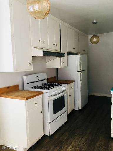 Main picture of 1446 Manhattan Beach Blvd