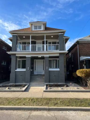 Main picture of 1686 Elmhurst St