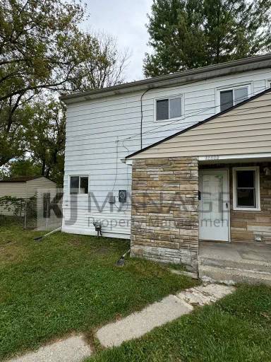 Main picture of 32609 Montcalm St