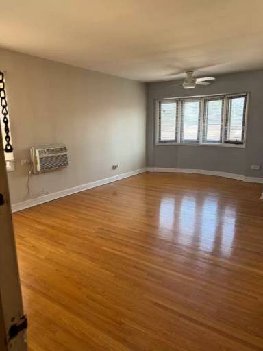 Main picture of 5719 W 55th St
