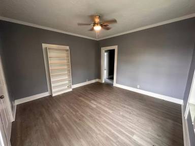 Main picture of 5909 Lexington Ave