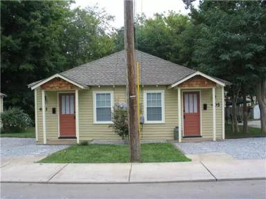 Main picture of 405 Granbury St