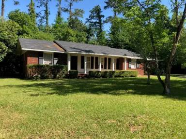 Main picture of 702 Pineridge Dr