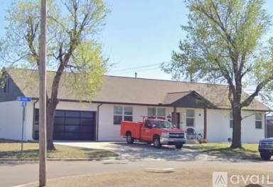 Main picture of 638 SW 3rd St