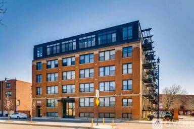 Main picture of 2911 N Western Ave