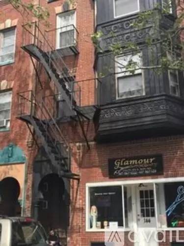 Main picture of 144 Chelsea St