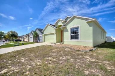 Main picture of 326 Cotswold Cir