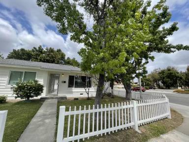 Main picture of 301 S Fann St
