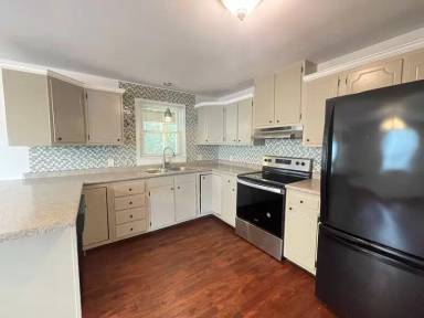 Main picture of 342 Bridge St