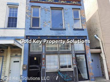 Main picture of 109 1/2 E 9th St