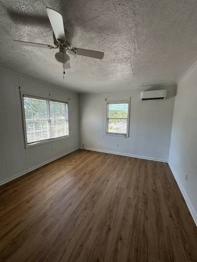 Main picture of 212 N Dogwood Dr