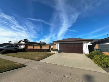 Main picture of 18371 Tamarind St