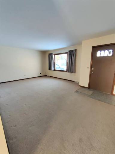 Main picture of 504 E Broadway St